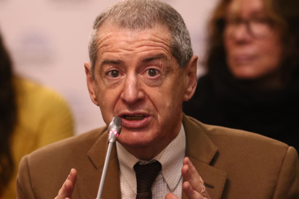 "No nos entregan la fórmula que se utilizará en la transmisión de datos", denunció Landau.