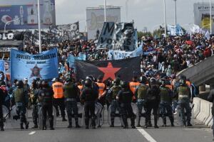La Unidad Piquetera anunció acampes para la tercera semana de abril.