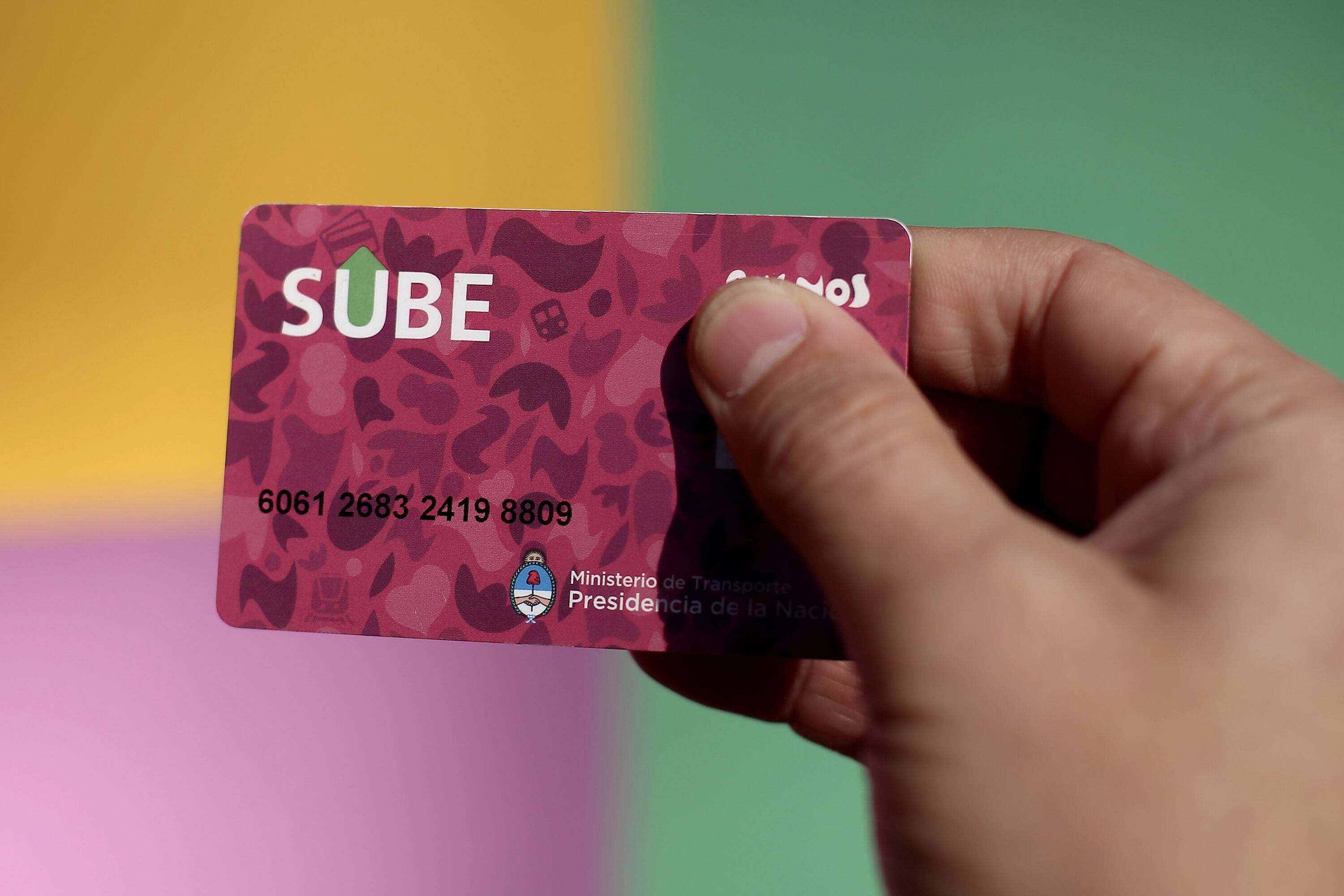 Desde agosto, el boleto de colectivos y trenes del Area Metropolitana de Buenos Aires (AMBA) aumentó 40 por ciento. 