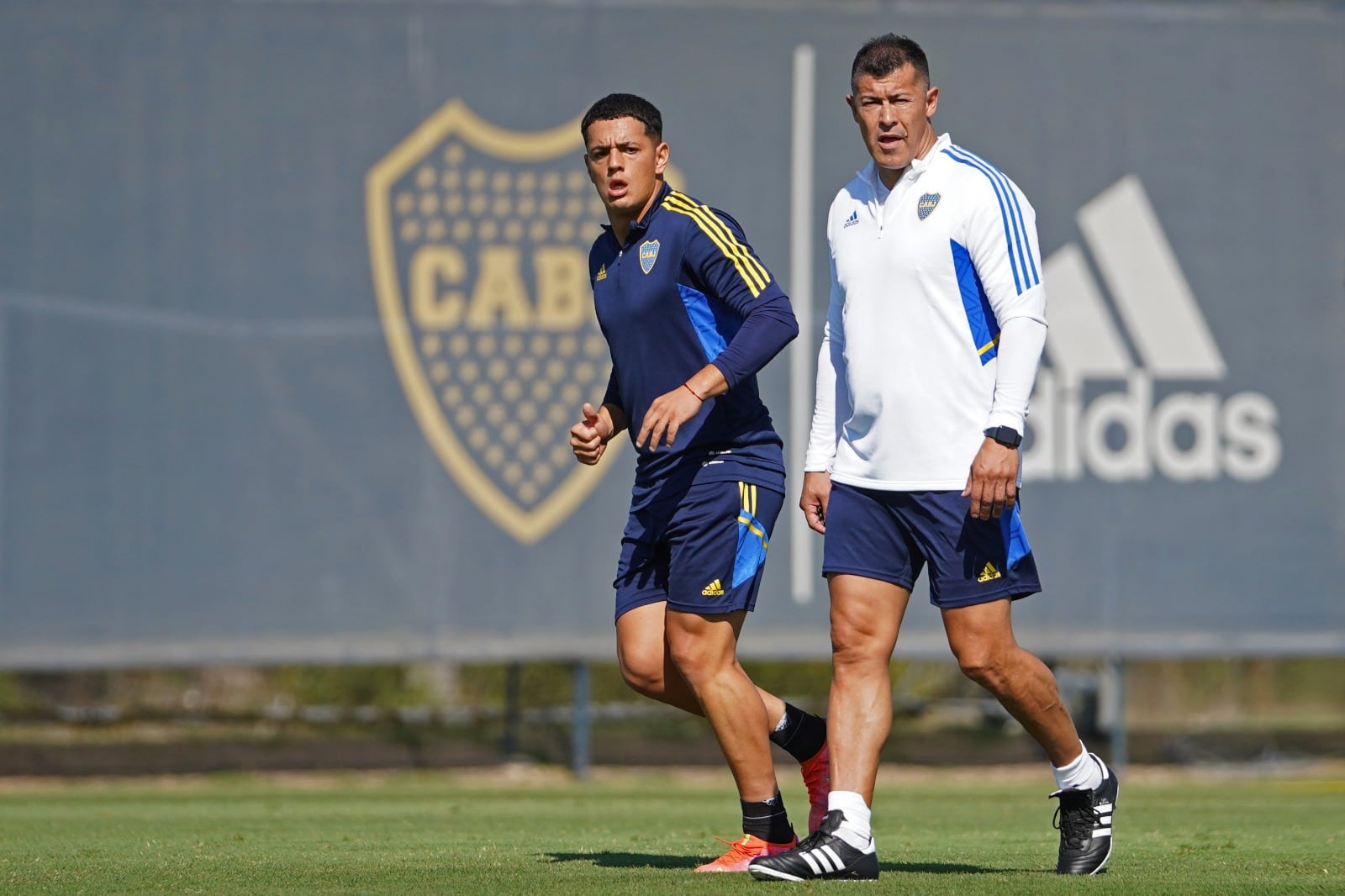 Almirón ya dirigió su primera práctica en Boca.