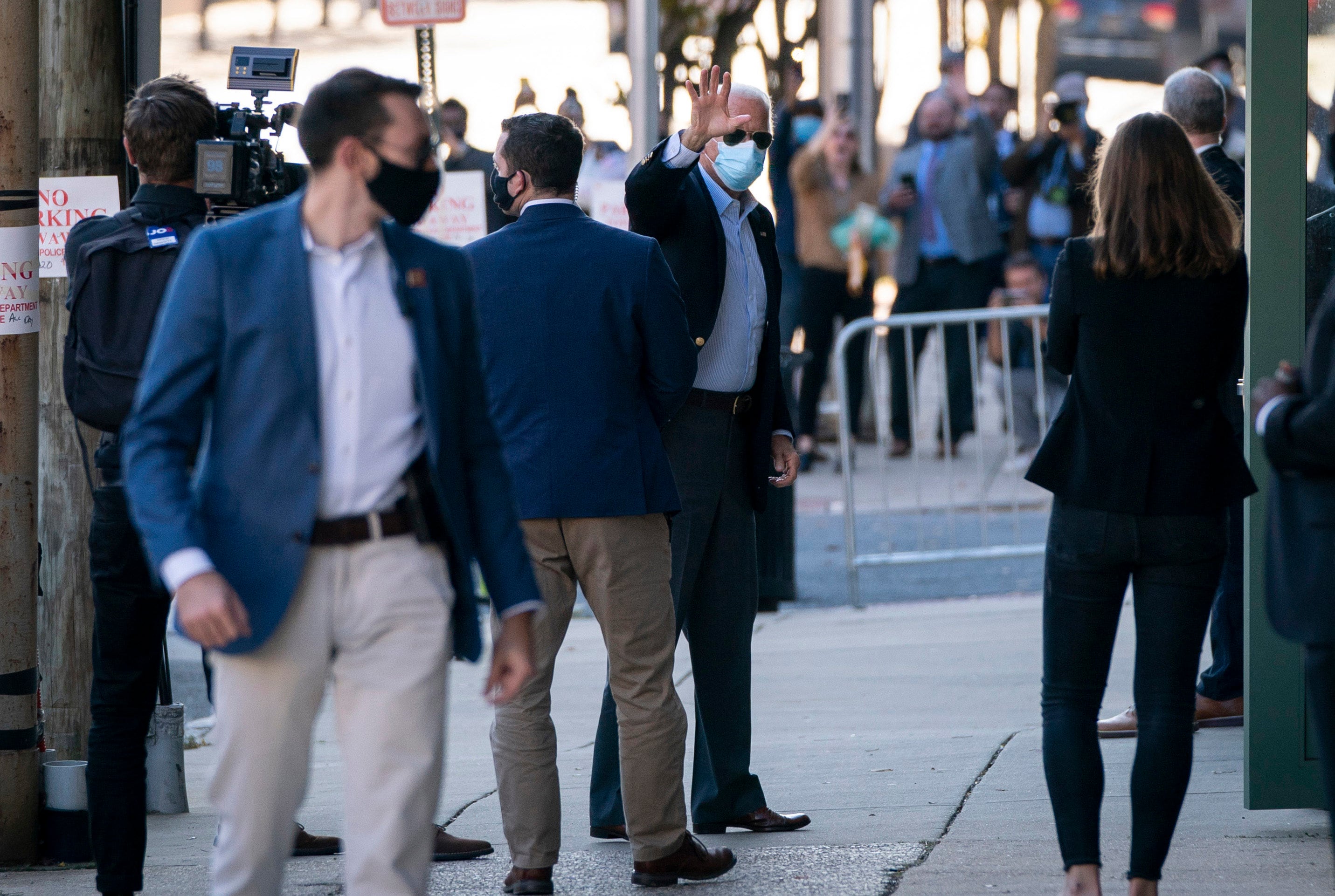 Joseph Biden saluda a seguidores en Wilmington, Delaware