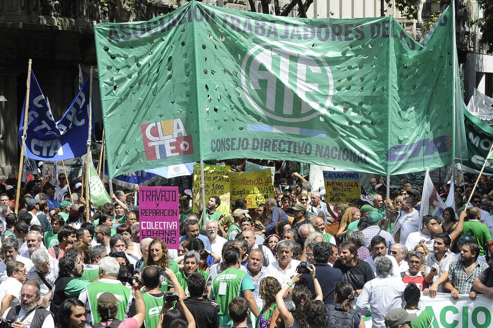 Estatales marchan desde las 13hs del jueves a Capital Humano.