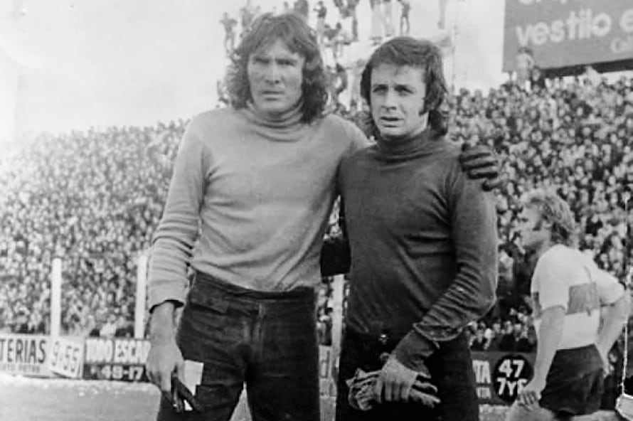 Antonio Piovoso y el Loco Gatti, cuando compartieron plantel en Gimnasia La Plata.
