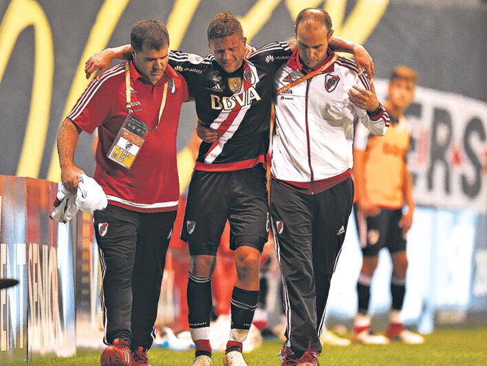 Denis Rodríguez, rotura de ligamentos cruzados.