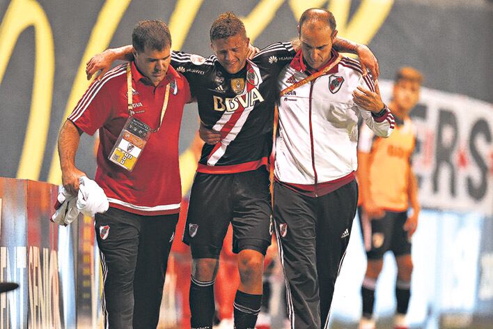 Denis Rodríguez, rotura de ligamentos cruzados.