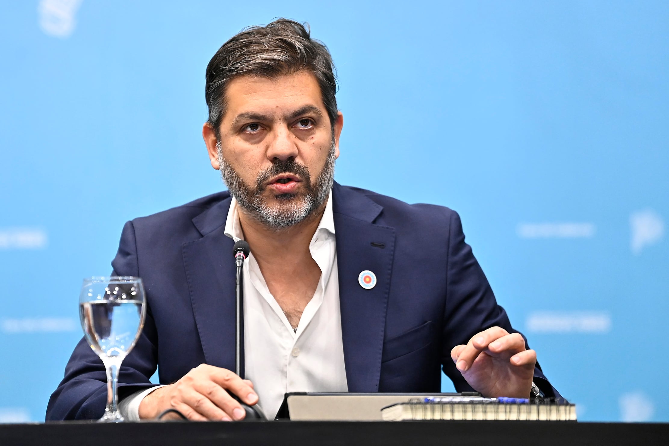 Carlos Bianco, ministro de Gobierno bonaerense, durante la conferencia de este lunes. 
