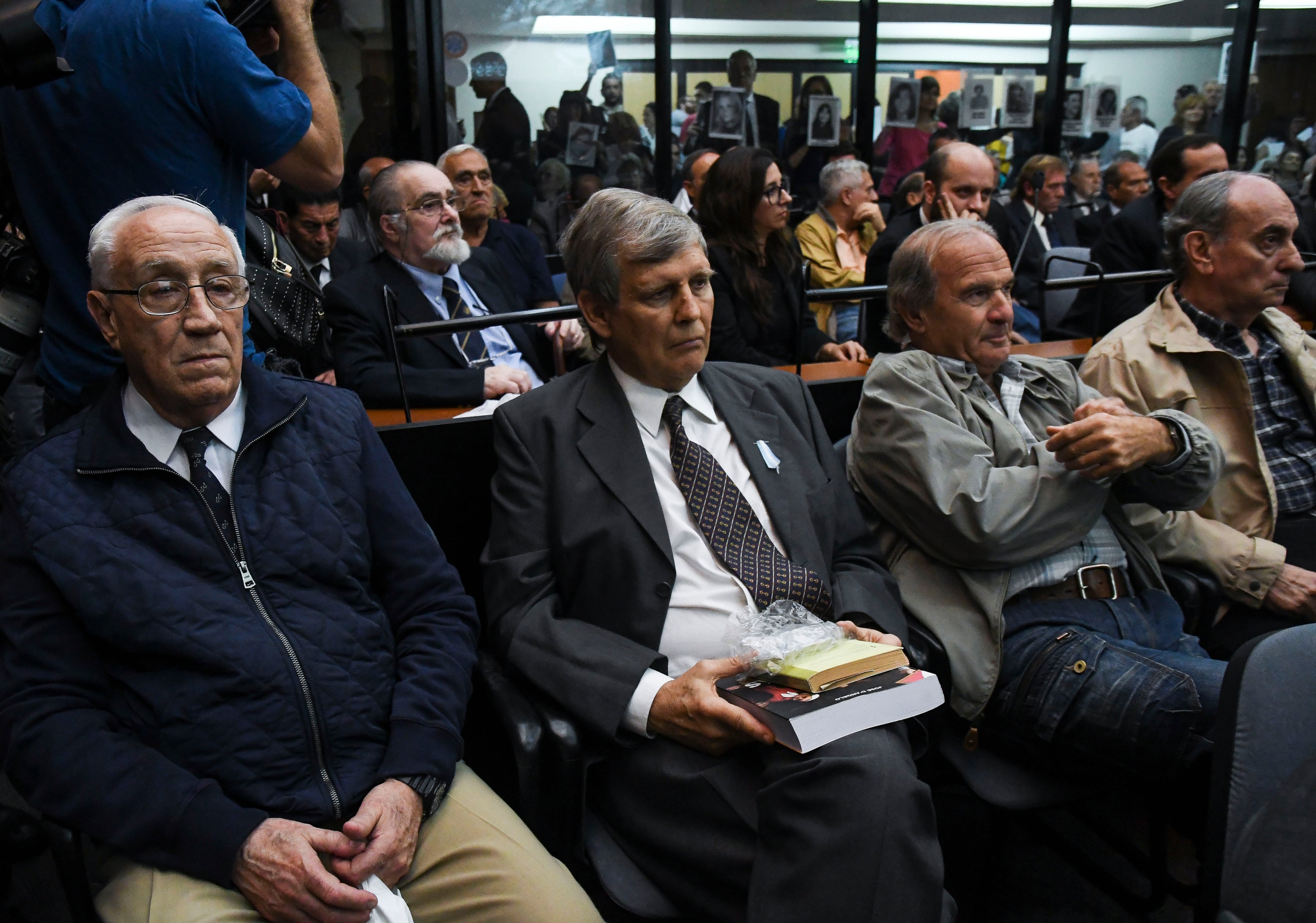 Buenos Aires: Astiz y el "Tigre" Acosta fueron condenados a prisión perpetua por crímenes en la ESMA