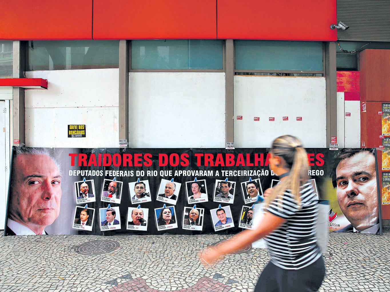 Negocios cerrados, calles semivacías y carteles en contra del gobierno de Temer: postal del paro general en Río de Janeiro.