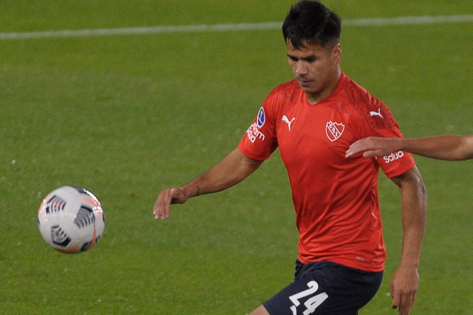 El defensor Barreto sigue "colgado" en el Rojo