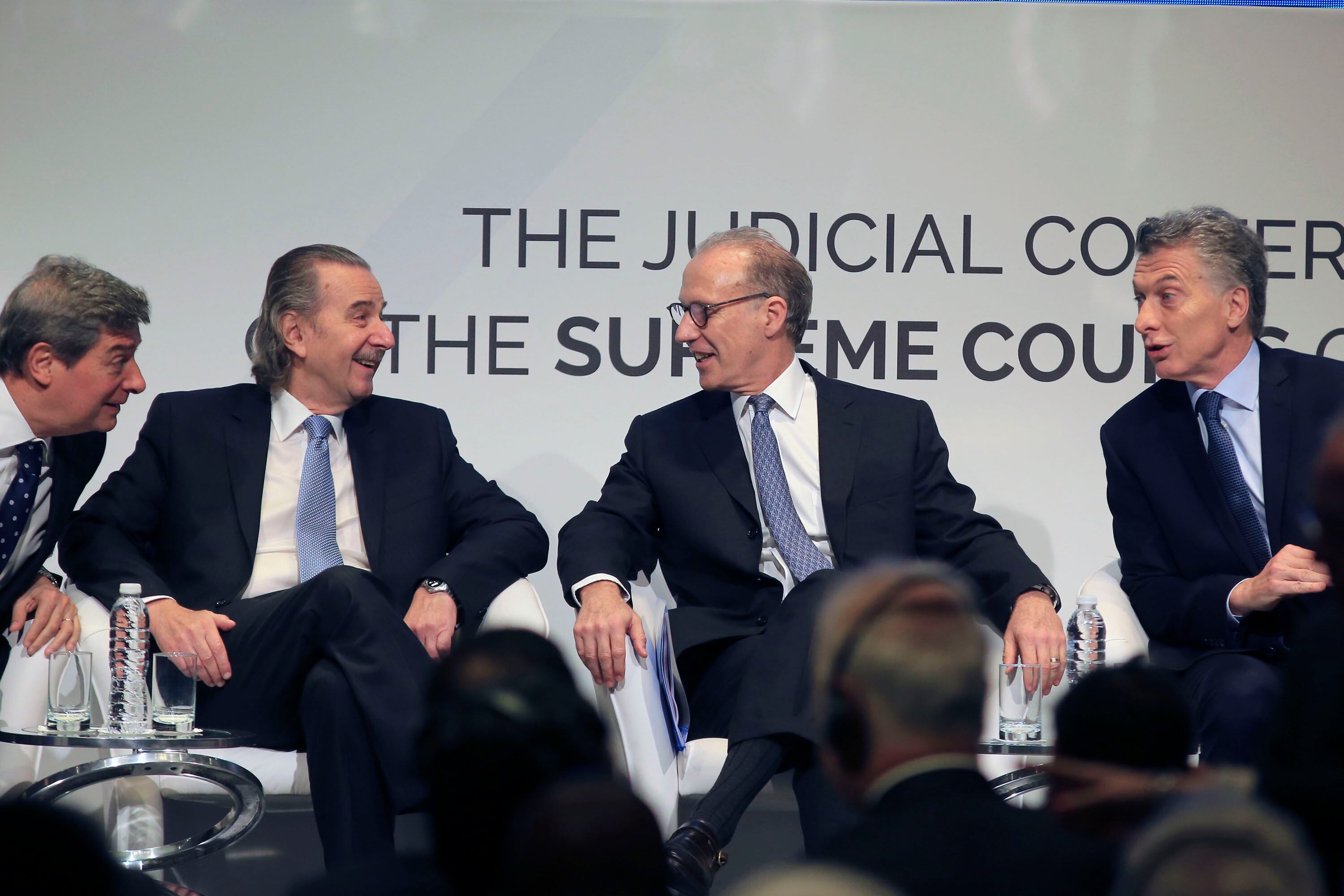 Miembros de la Corte Horacio Rosatti, Juan Carlos Maqueda y Carlos Rosenkrantz junto al ex presidente Mauricio Macri.