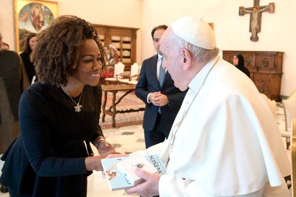 Epsy Campbell, recibida por el Papa Francisco en el Vaticano.