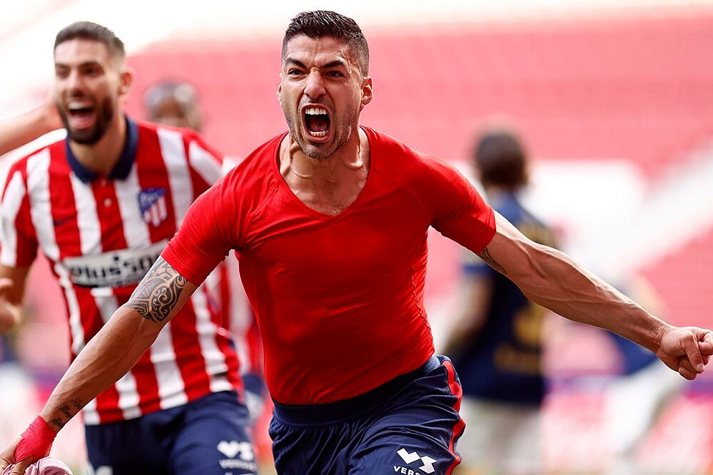 El festejo de Luis Suárez, por un gol que dejó al Atlético a las puertas del título