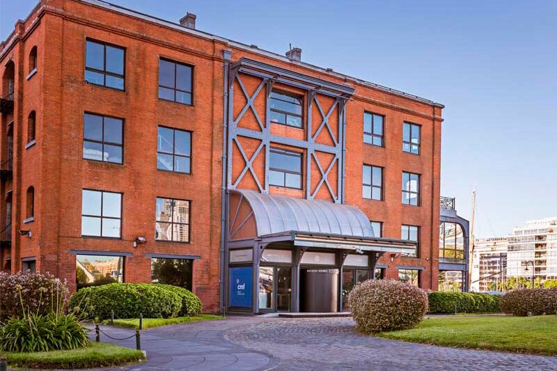 Sede del CMF en Puerto Madero, el banco de Benegas Lynch allanado.