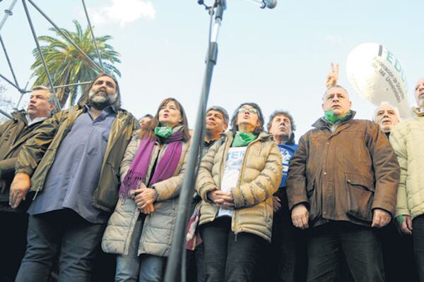 Los gremios reclamaron una CGT “con una conducción al servicio de la lucha”.