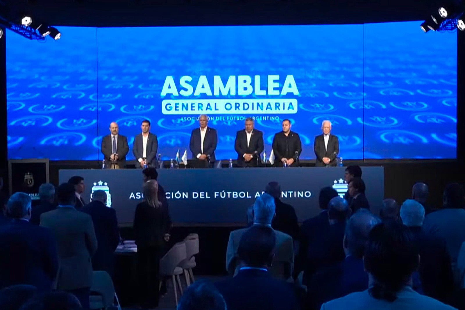 La AFA de Tapia logró un nuevo cambio en los campeonatos.