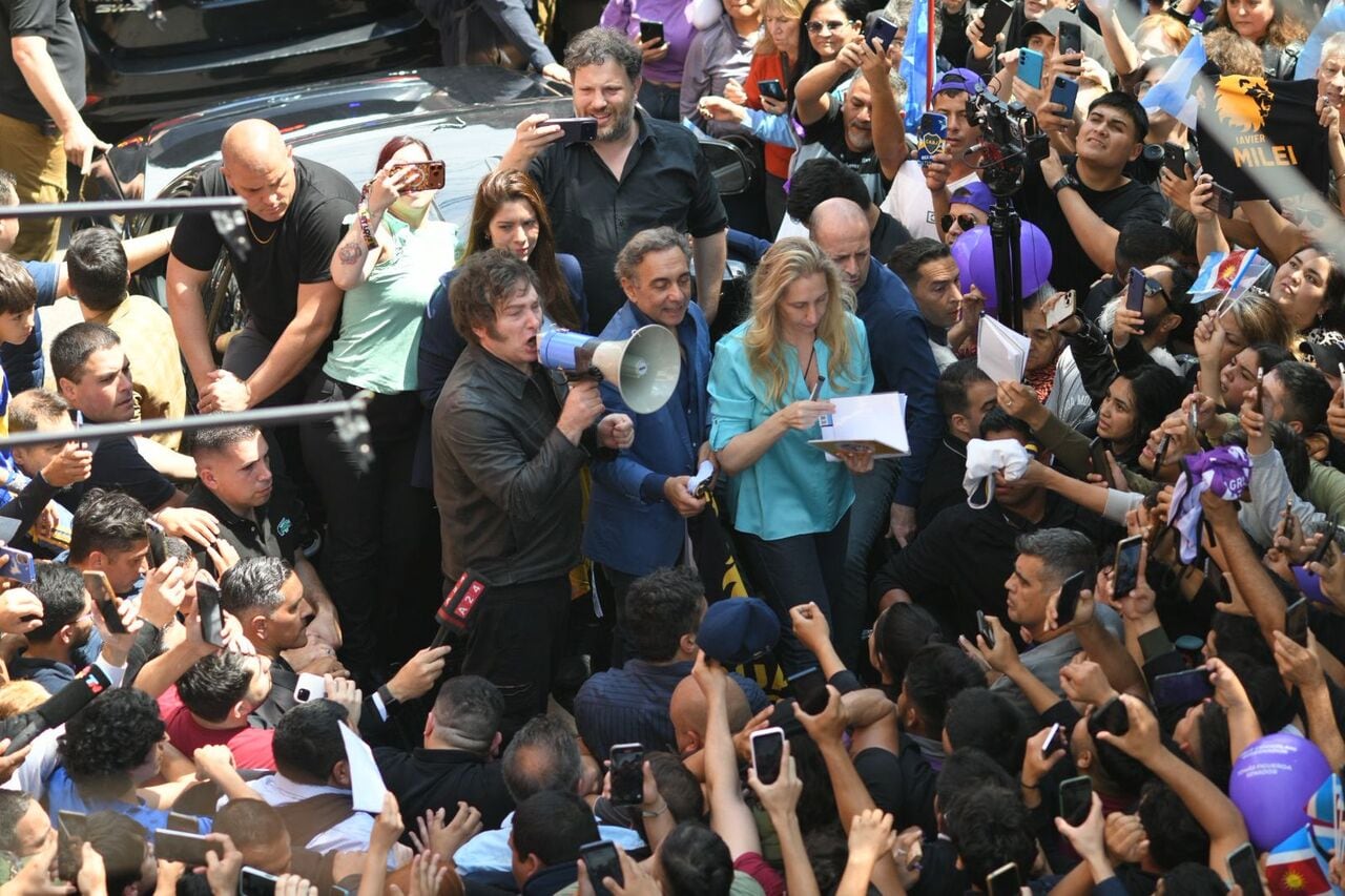 Milei dio un discurso breve para un puñado de simpatizantes libertarios.