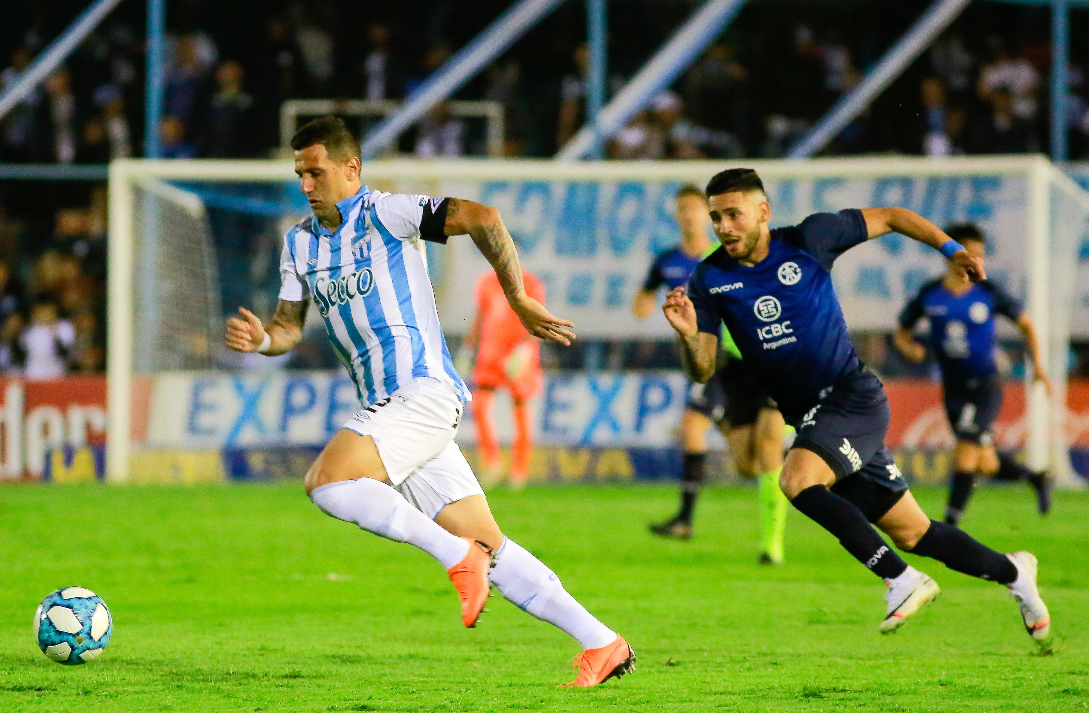 Bianchi avanza. Atlético Tucumán volvió al triunfo.