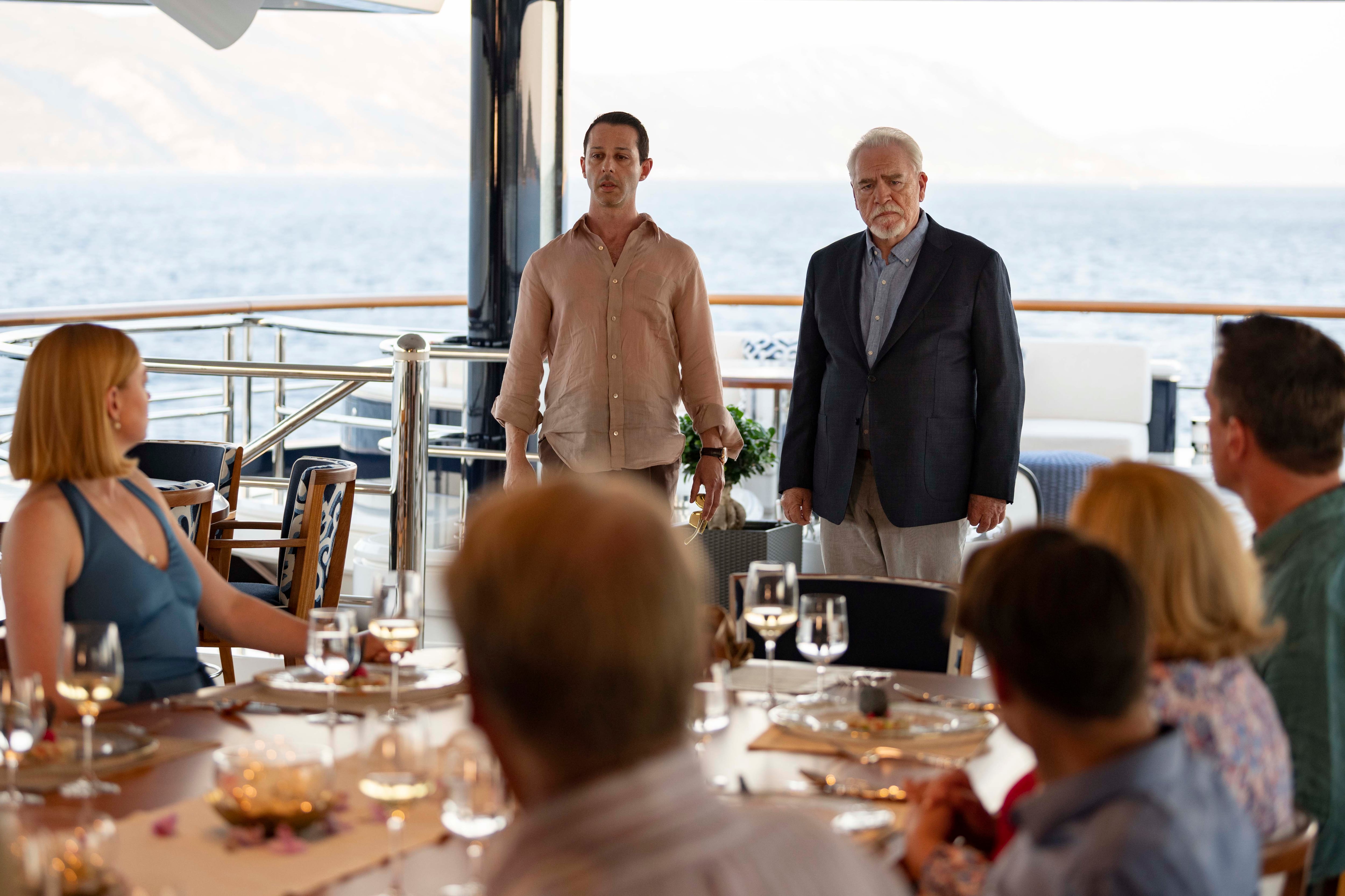 Kendall (Jeremy Strong) y Logan Roy (Brian Cox), personajes centrales de "Succession".