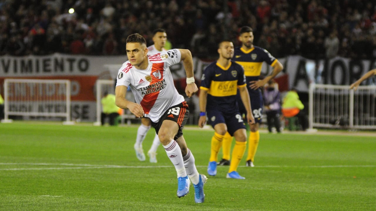 Borré sale a festejar el primero, de penal. Nacho Fernández le cedió la gentileza y después, el zurdo tuvo premio.