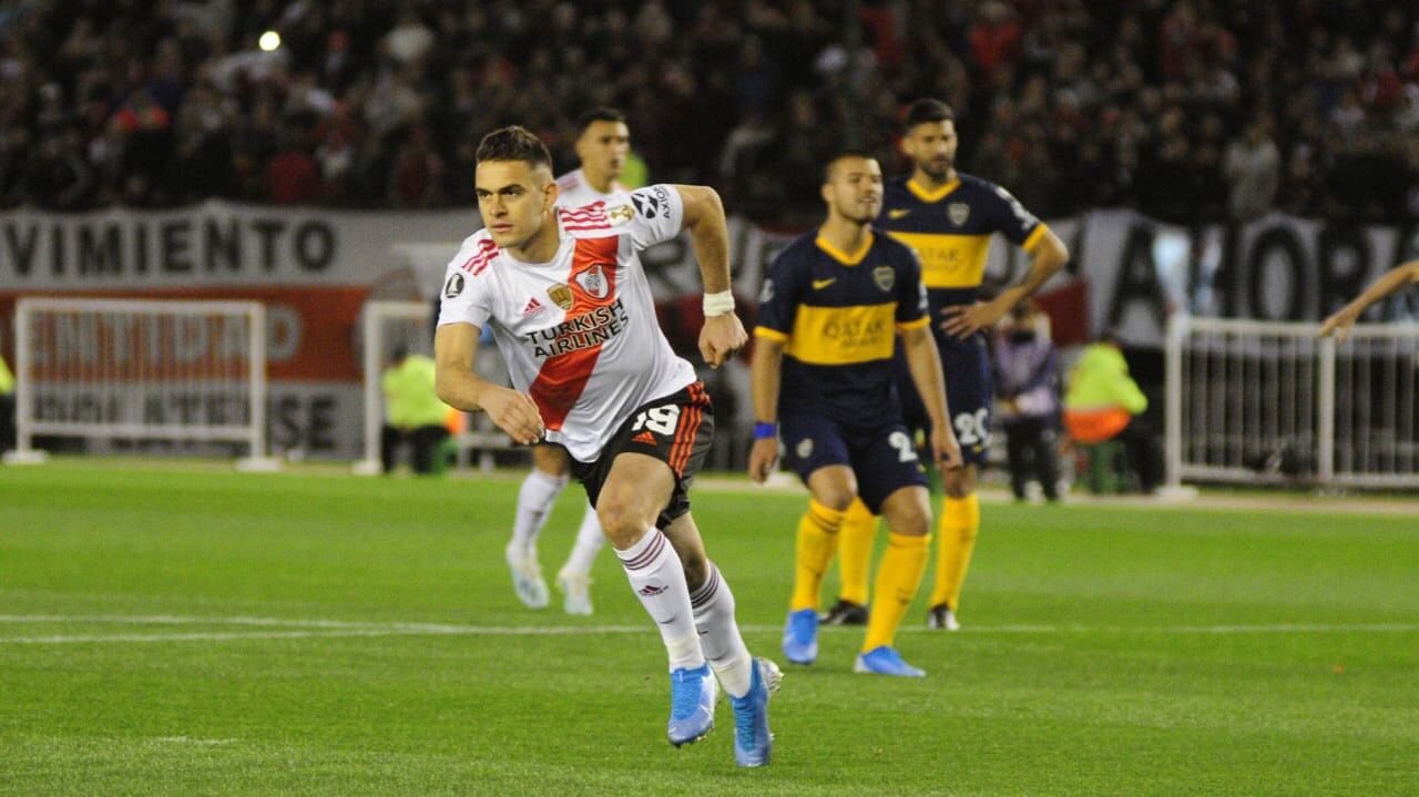 Borré sale a festejar el primero, de penal. Nacho Fernández le cedió la gentileza y después, el zurdo tuvo premio.