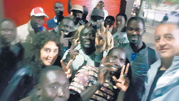 La liberación de un grupo de senegaleses, asistidos por el diputado Horacio Pietragalla.