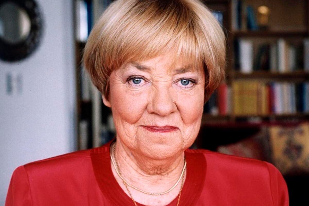 En 2011 muere María Elena Walsh a los 80 años. La escritoria y compositora marcó varias generaciones de argentinos con sus cuentos y cancioneros.