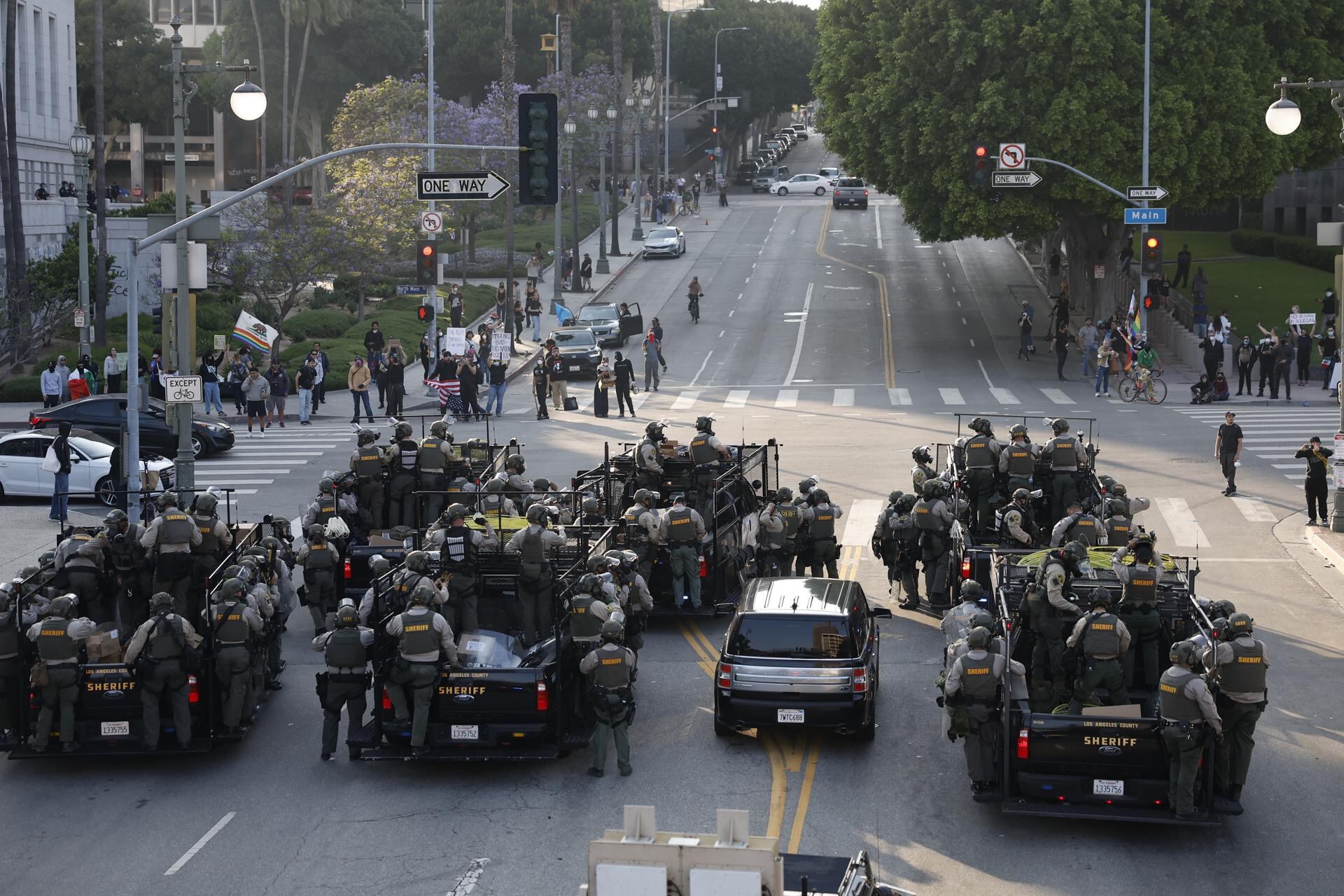 Trump ordenó el envió a Los Angeles de 4 mil efectivos de la Guardia Nacional y 700 marines