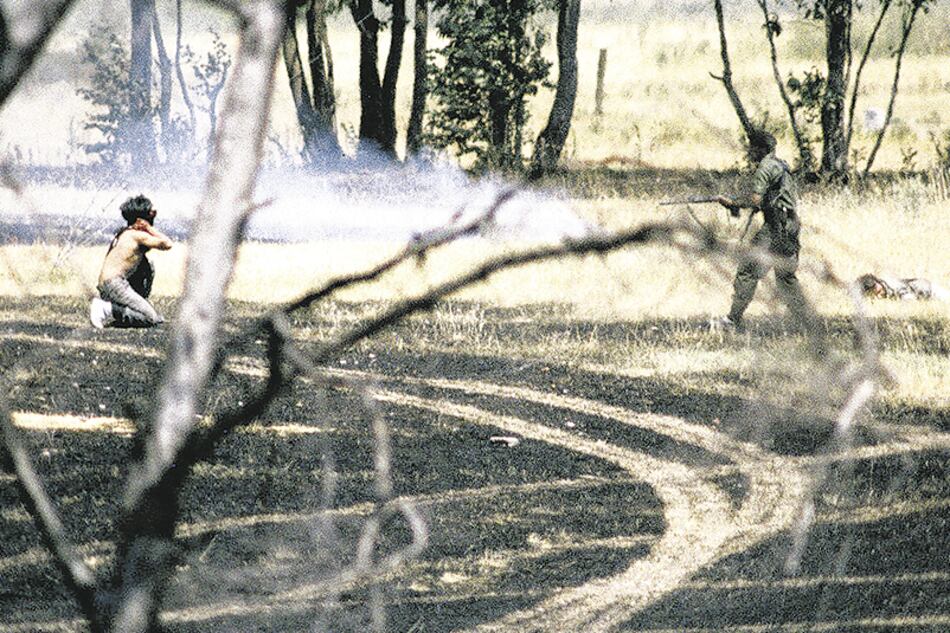 Los testimonios de las víctimas durante la recuperación del cuartel de La Tablada desmontan la versión oficial.
