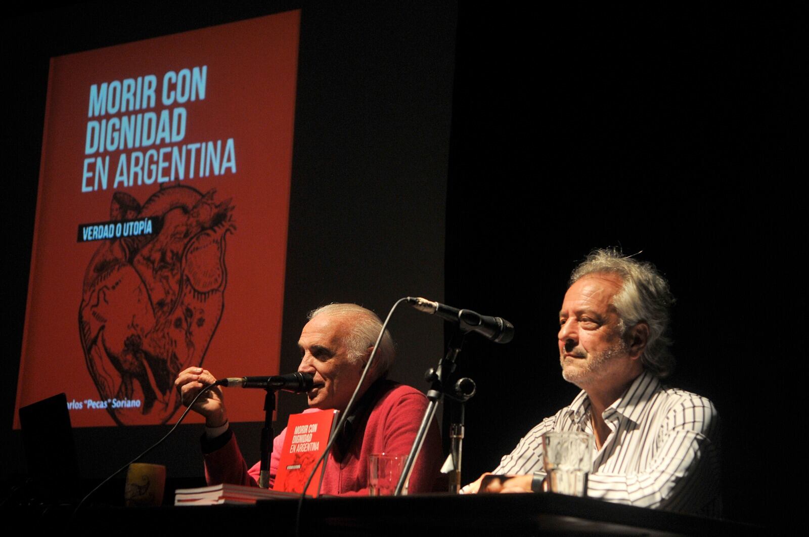 Carlos Soriano (izq) e Ignacio Maglio, dos médicos preocupados por el bien morir.