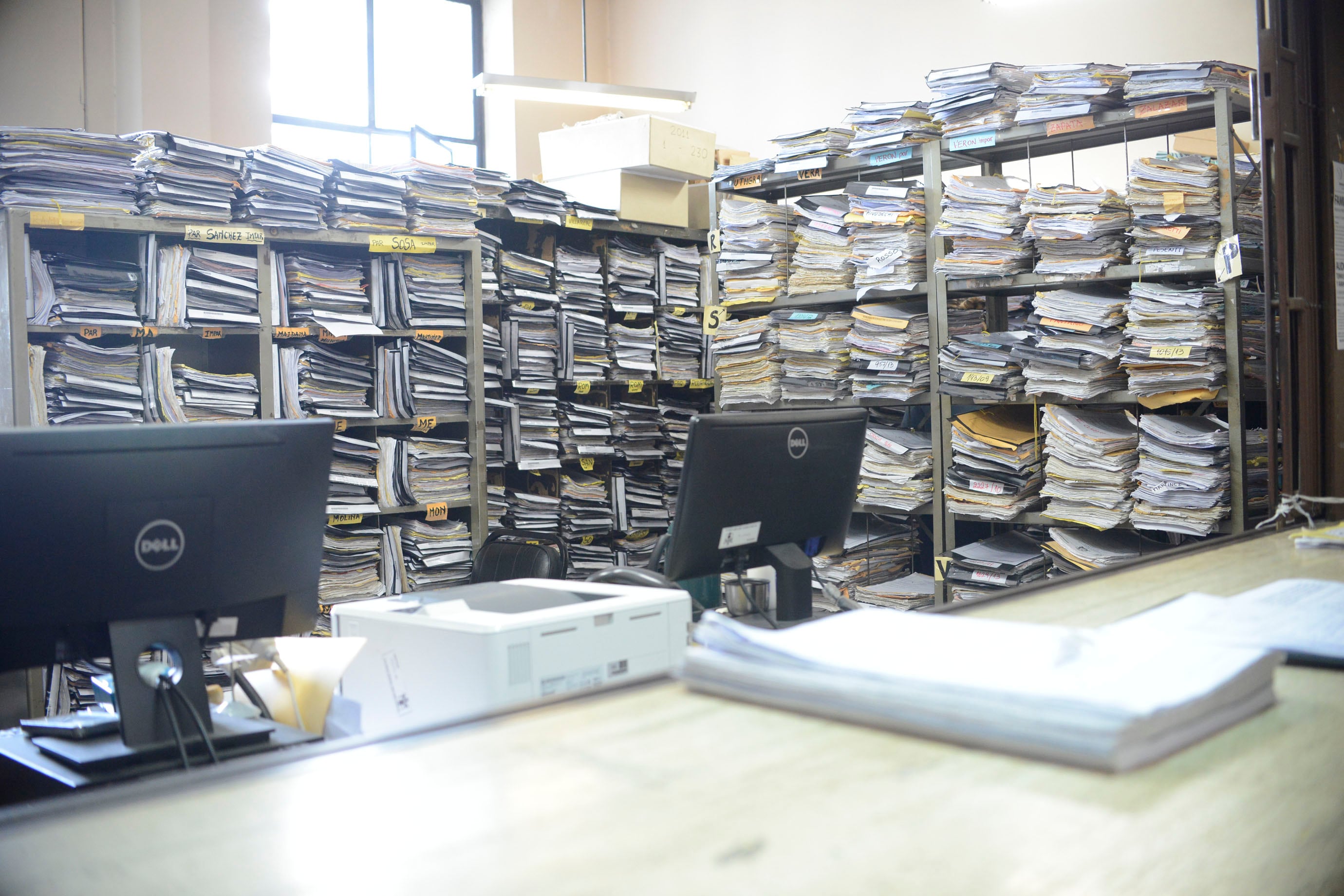 Cada uno de los diez juzgados está atiborrado de expedientes. El sistema demanda un cambio.