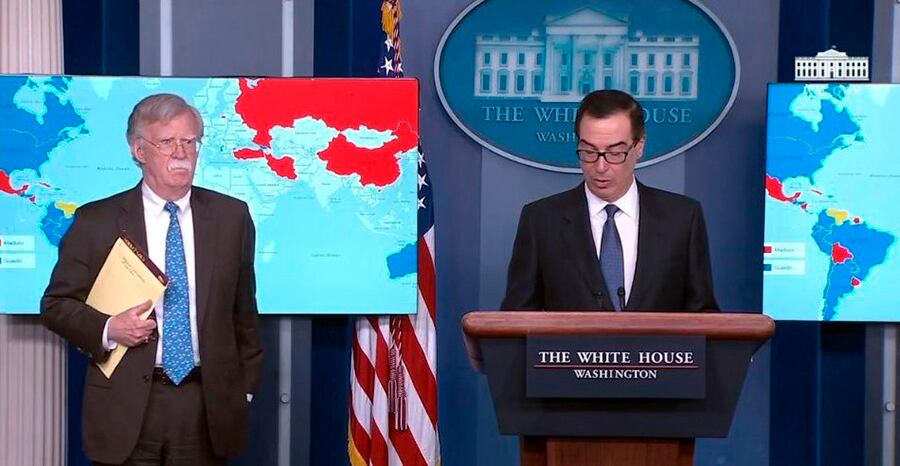 Ayer en conferencia de prensa, el gobierno estadounidense anunció embargos a la petrolera venezolana.