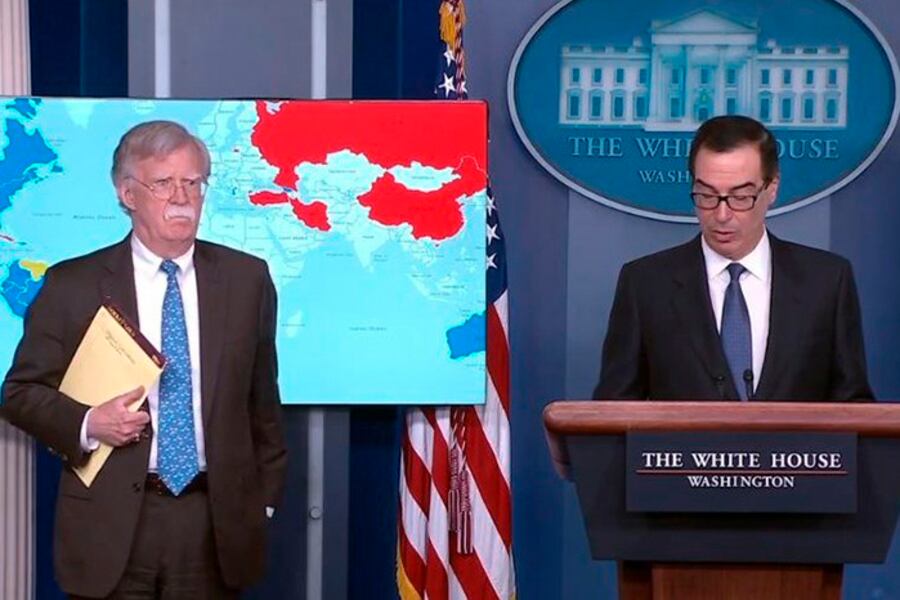 Ayer en conferencia de prensa, el gobierno estadounidense anunció embargos a la petrolera venezolana.