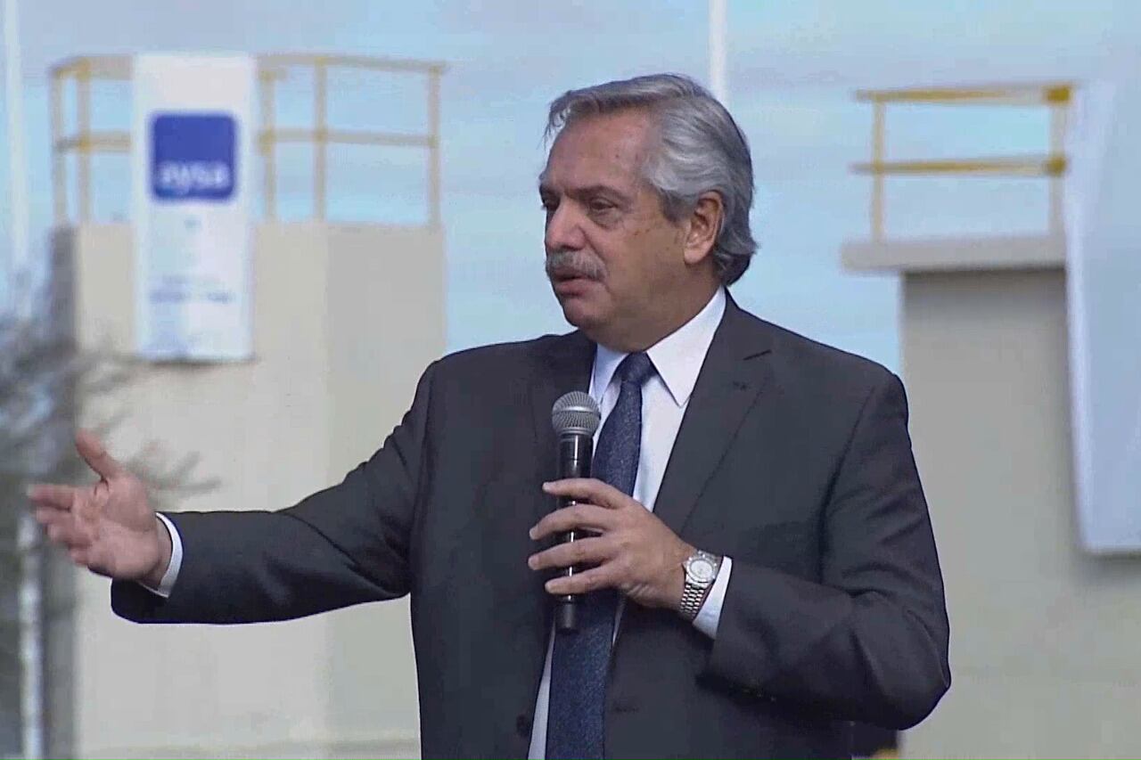 El presidente Alberto Fernández encabezó  un acto en el sur del Conurbano bonaerense para inaugurar obras en una planta depuradora de AySA.
