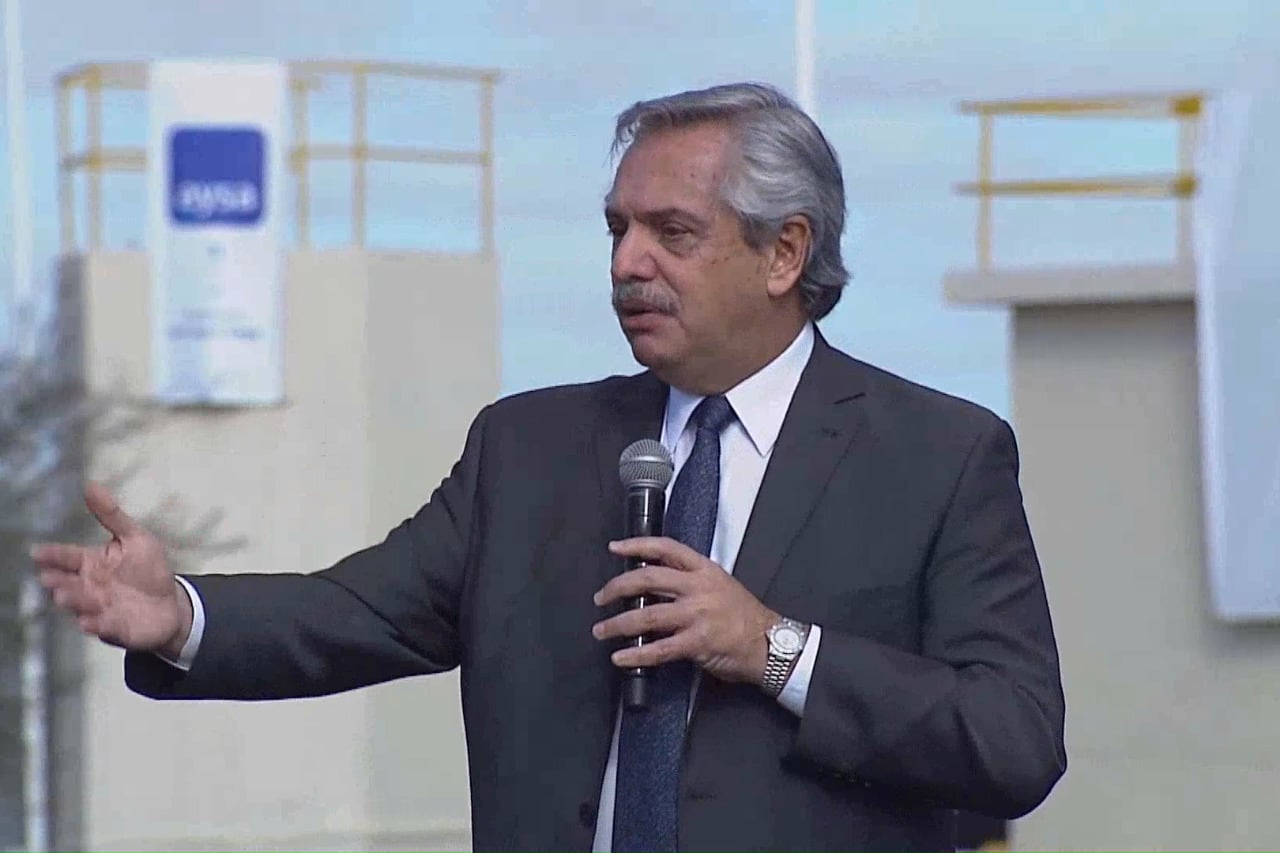 El presidente Alberto Fernández encabezó  un acto en el sur del Conurbano bonaerense para inaugurar obras en una planta depuradora de AySA.