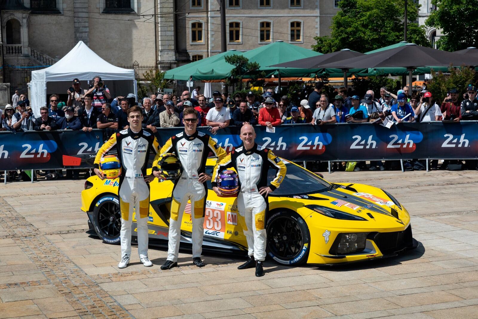 Varrone (eje trasero) junto a Catsburg y Keating.