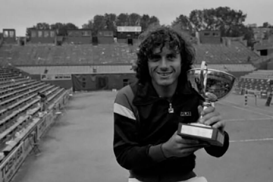 Vilas hizo historia en Roland Garros en 1977. Doce años después jugó su último partido