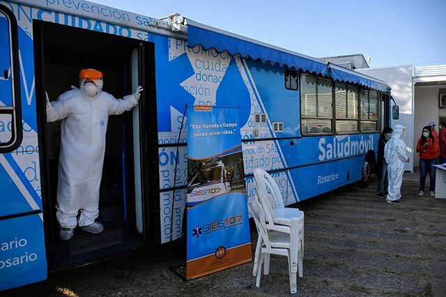 El móvil sanitario de la Municipalidad donde se tomaron las muestras .