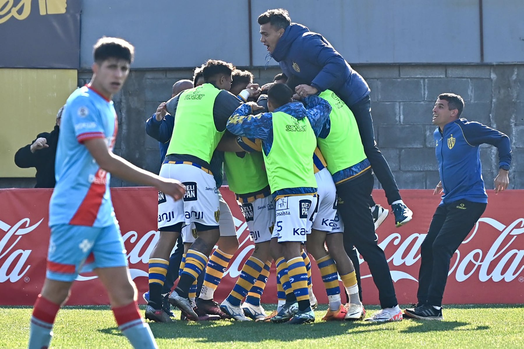 Atlanta goleó y hundió más a Arsenal