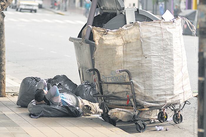 “Dentro de los asalariados más pobres, la gran mayoría son no registrados”, explica el Centro Periferia.