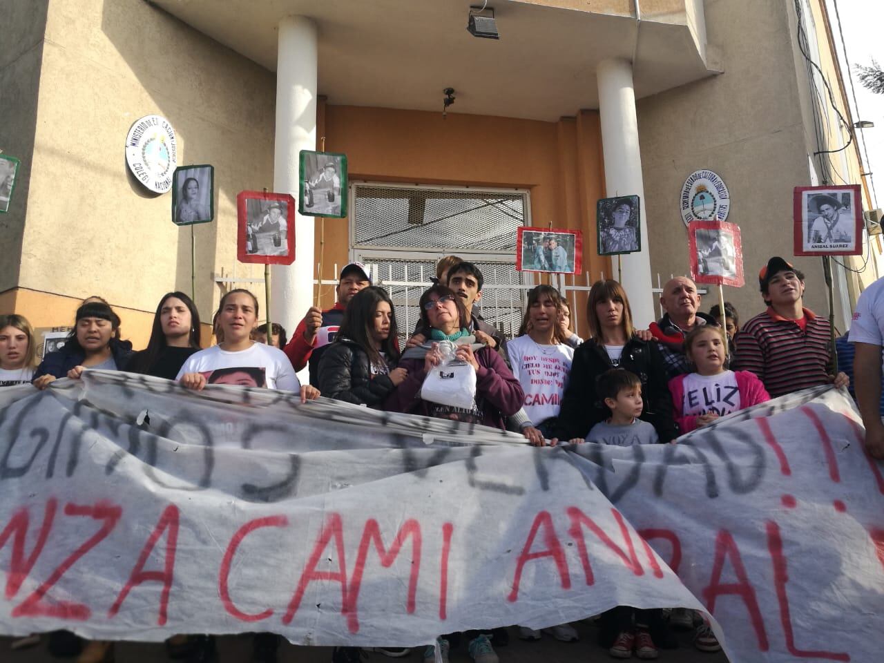 La marcha encabezada por los familiares. 