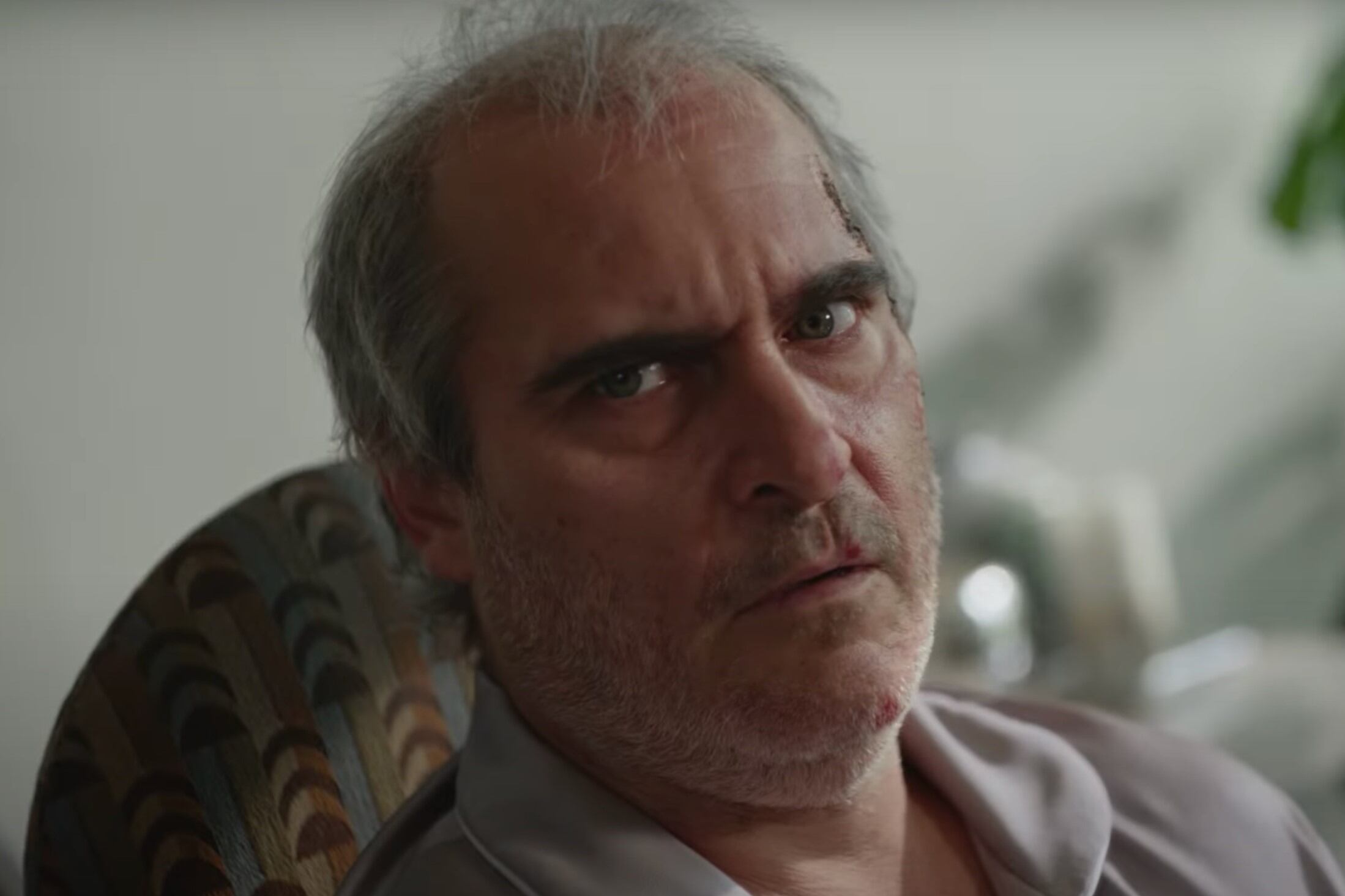 Salió el tráiler de "Beau Is Afraid", la nueva película de Ari Aster con Joaquin Phoenix. Imagen: A24.
