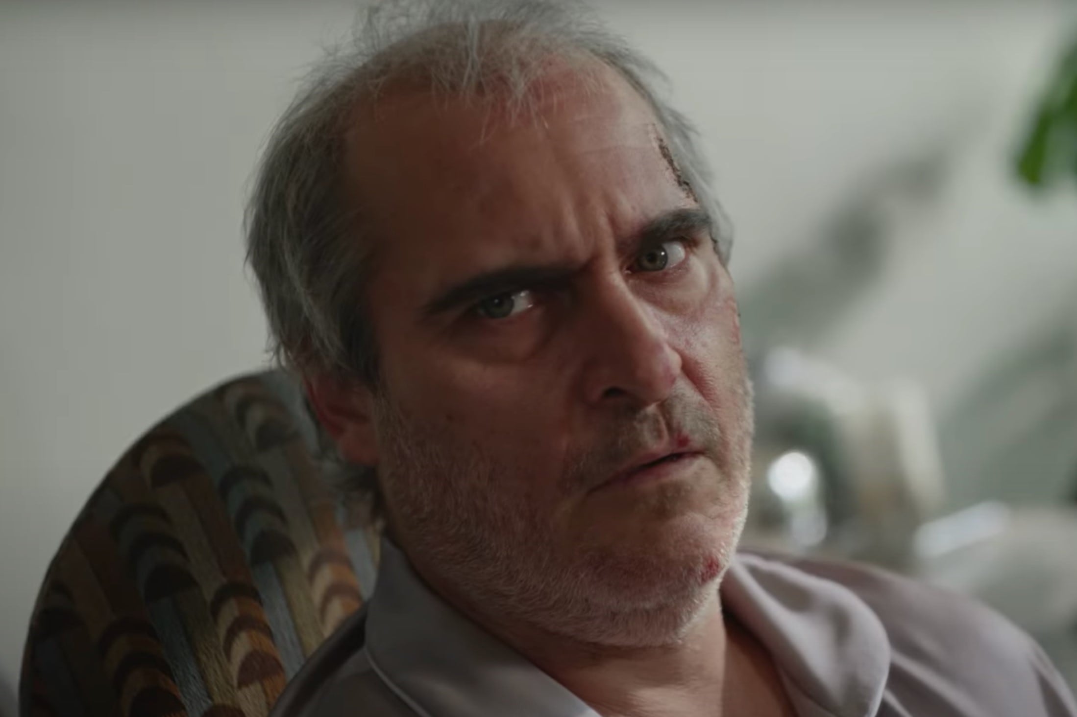 Salió el tráiler de "Beau Is Afraid", la nueva película de Ari Aster con Joaquin Phoenix. Imagen: A24.