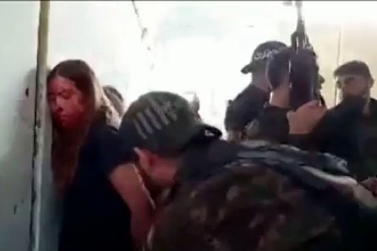 Captura de pantalla del video del secuetro de las mujeres israelíes.