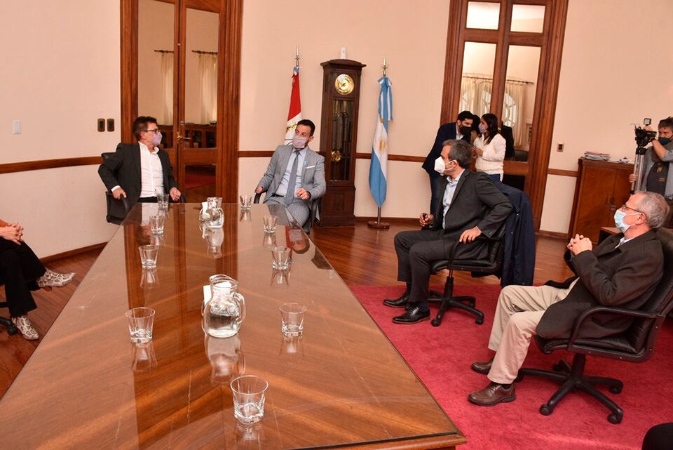 Martínez se mostró conforme con la reunión con Sukerman.