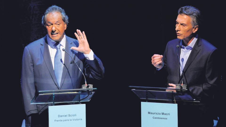 Scioli y Macri, durante el debate presidencial en noviembre de 2015.