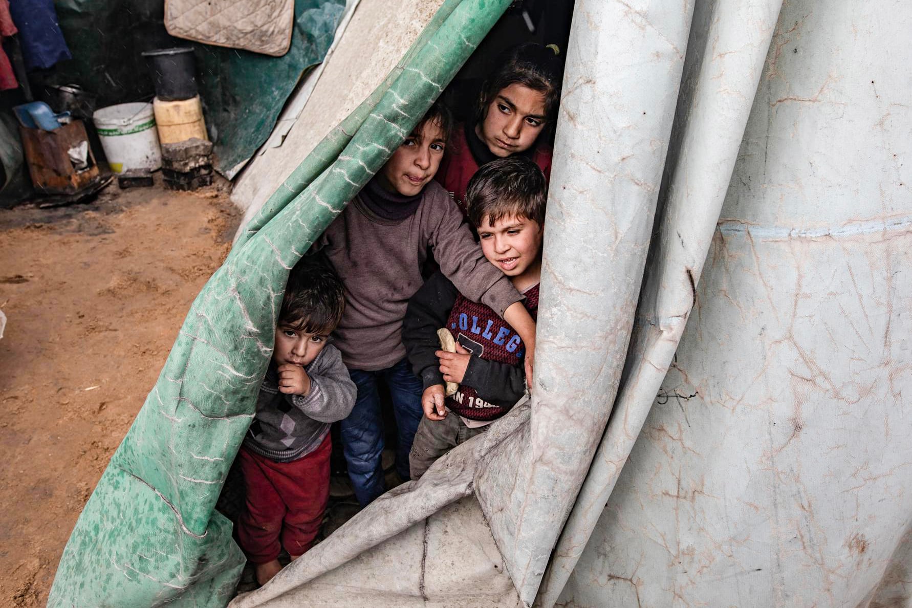 Niños refugiados en elcampamento de Rafah.
