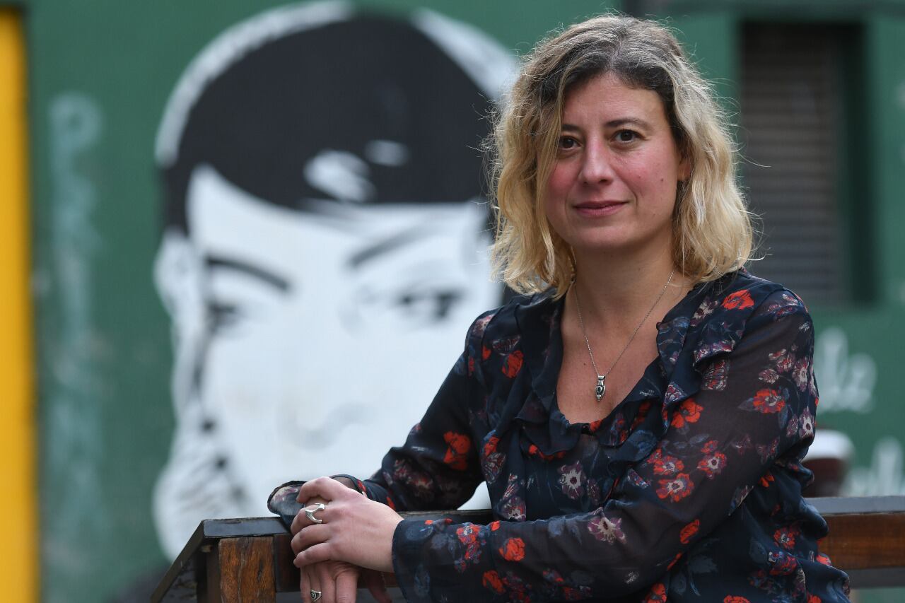 Larisa Kejval: "El vínculo entre docentes, estudiantes y radios comunitarias antecede a la pandemia, más allá de que ahora aparezca potenciado y resignificado".