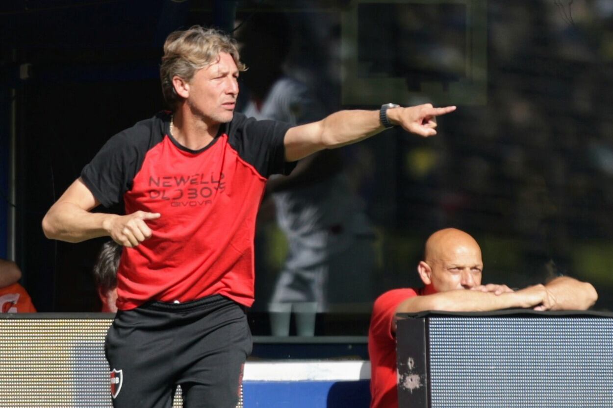 Heinze dando indicaciones en Boca
