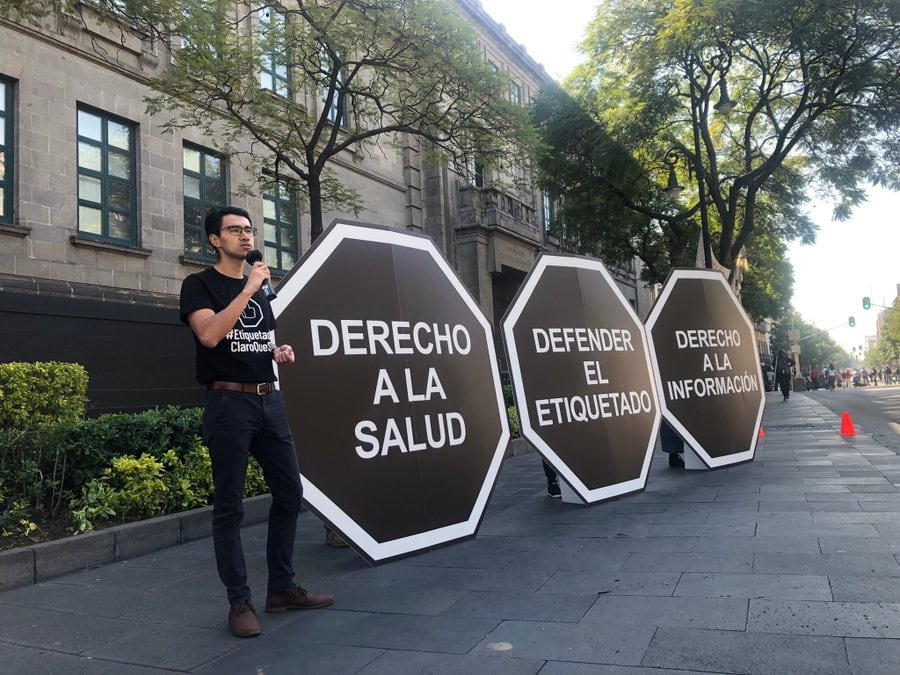 Los defensores del etiquetado frontal en contra de los cambios anunciados. 