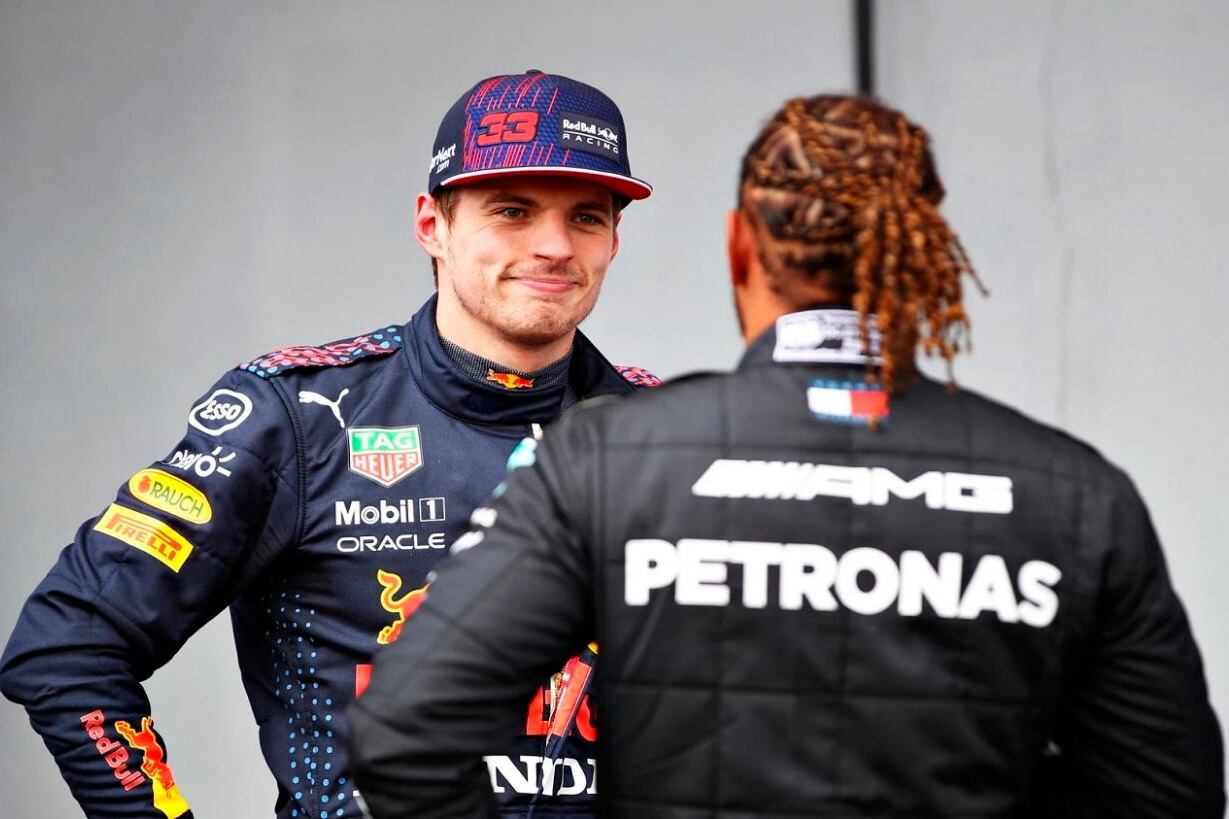 Frente a frente, el holandés Max Verstappen y el britácnico Lewis Hamilton.